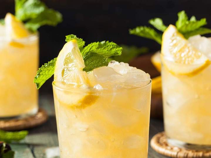 Des jus de fruits frais et boissons caribéennes rafraîchissantes